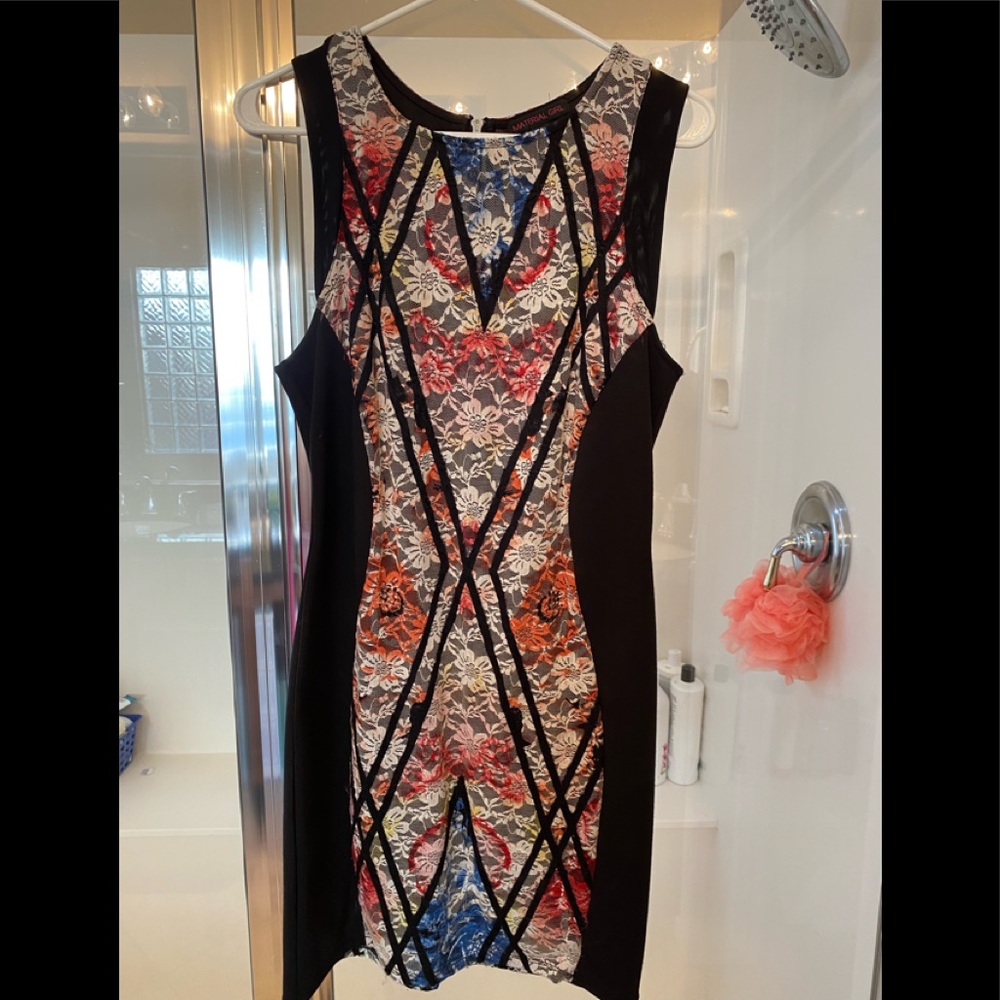 Black / colored sleeveless dress